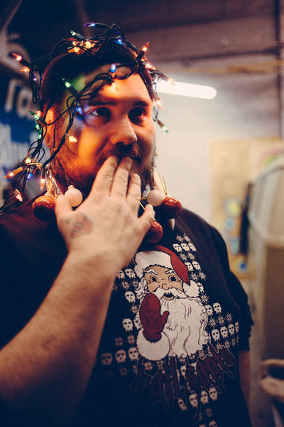 WIL ONG "HAIL SANTA" ARTIST SERIES T-SHIRT